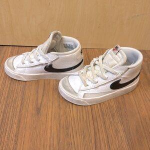 Kids Nike Blazer White Size 9C High top sneaker Unisex Trendy Sneaker